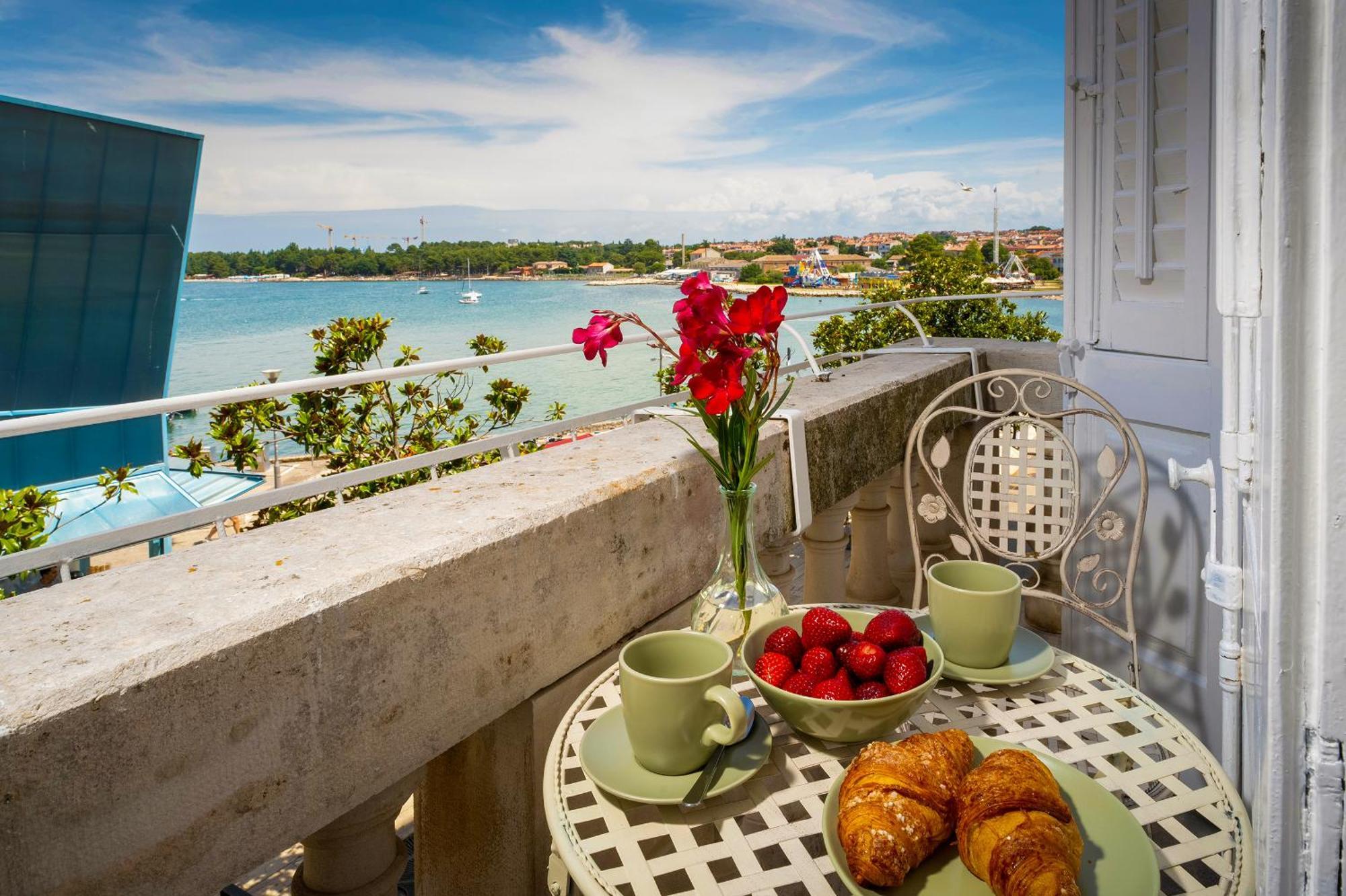 Romeo And Juliet Apartment With Balcony And Sea View Poreč Exteriér fotografie