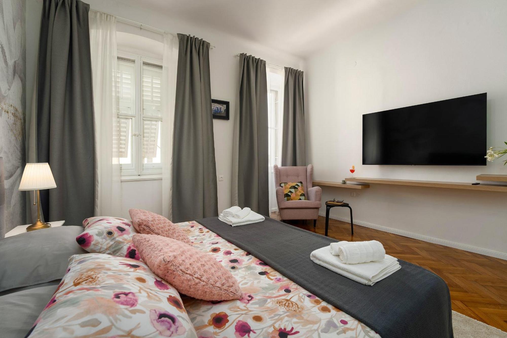 Romeo And Juliet Apartment With Balcony And Sea View Poreč Exteriér fotografie