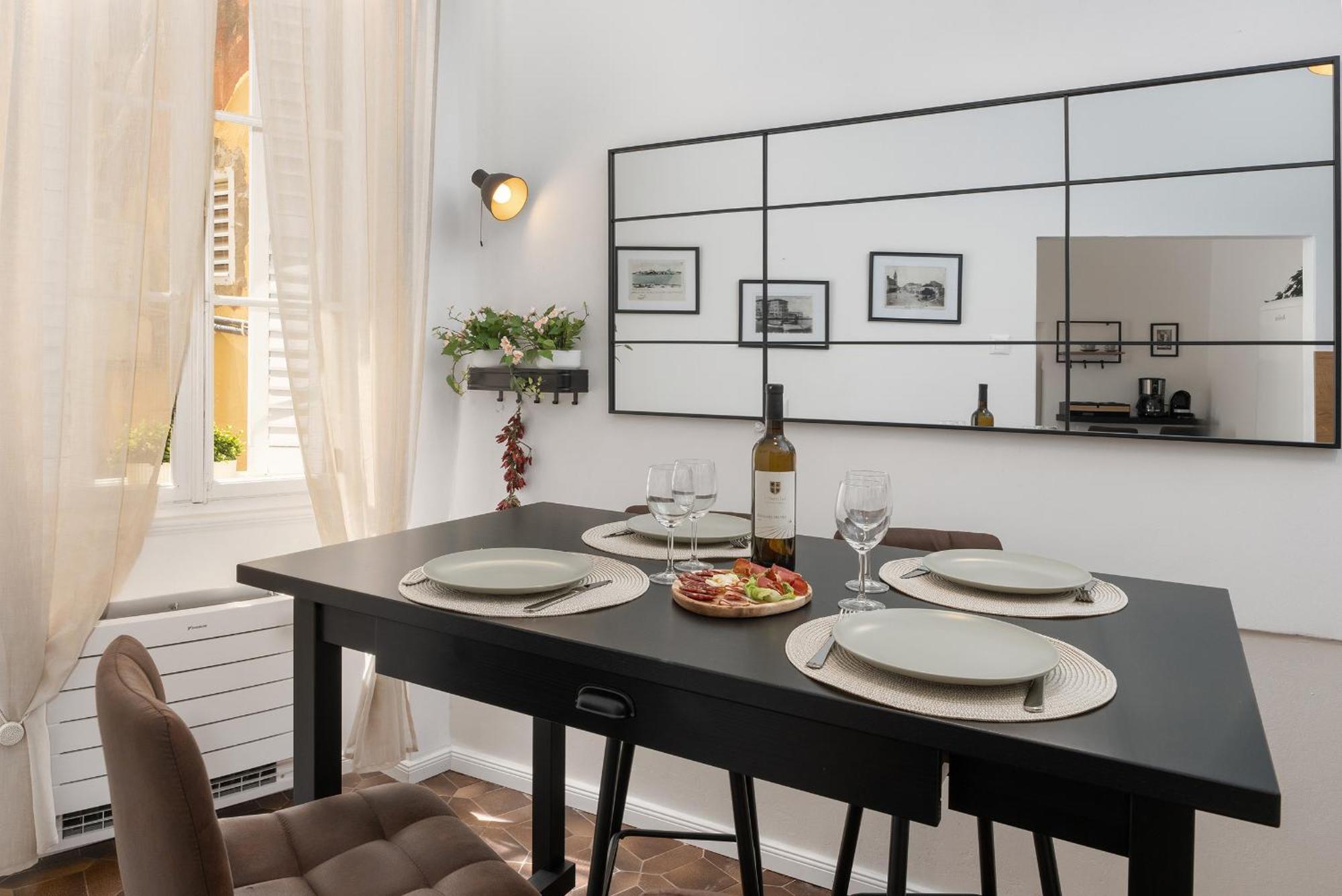 Romeo And Juliet Apartment With Balcony And Sea View Poreč Exteriér fotografie