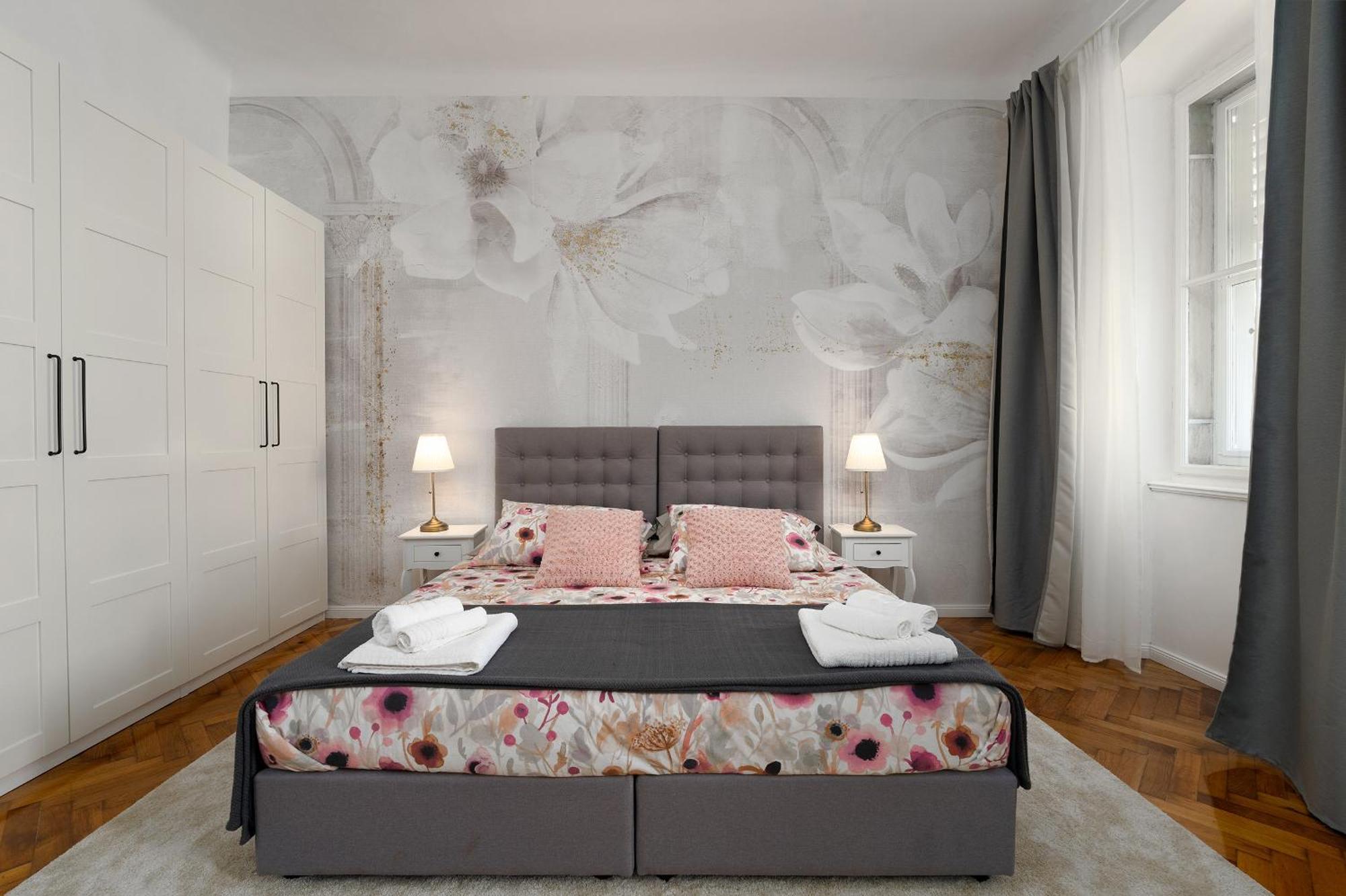 Romeo And Juliet Apartment With Balcony And Sea View Poreč Exteriér fotografie